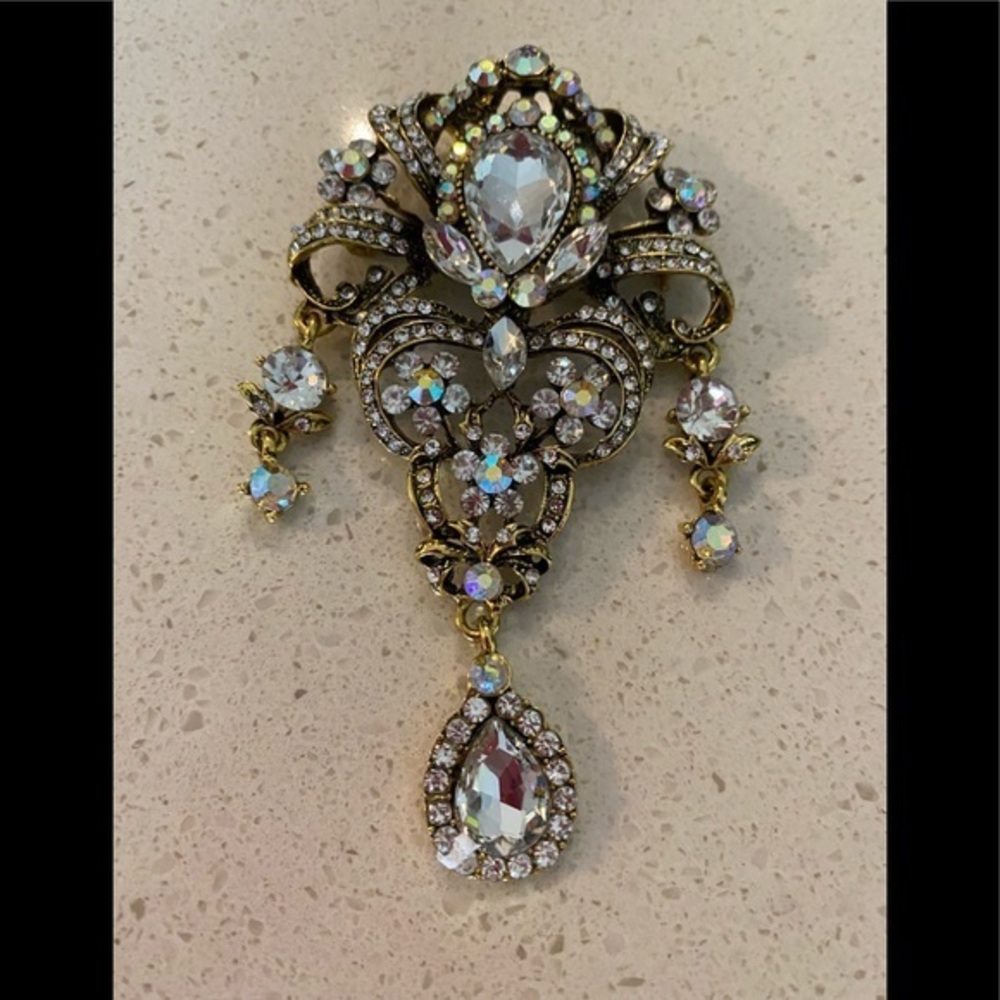 Clear rhinestones large pin 4” long x 3” wide All stones intact beautiful Brooch
